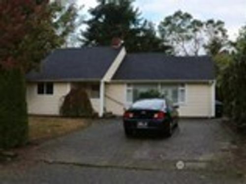 1032 Ne 180th St, Shoreline, WA, 98155-3740 | Card Image