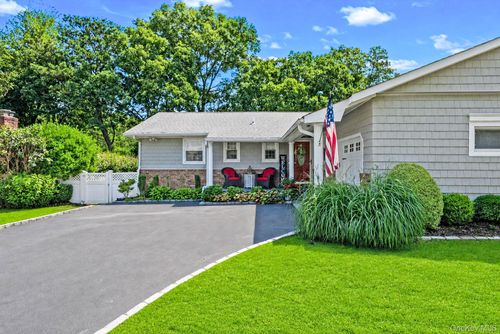 15 Locksley Ln, Nesconset, NY, 11767-2017 | Card Image