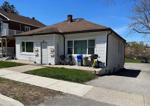 40 Penetang St, Barrie, ON, L4M1V6 | Card Image