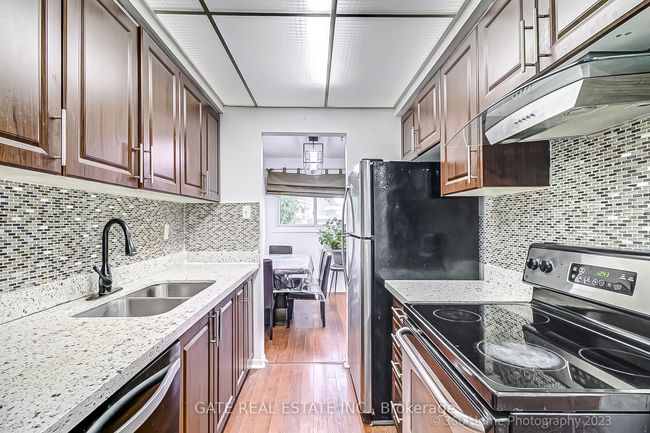 23 Greenwich Cir, Condo with 4 bedrooms, 3 bathrooms and 2 parking in Brampton ON | Image 4