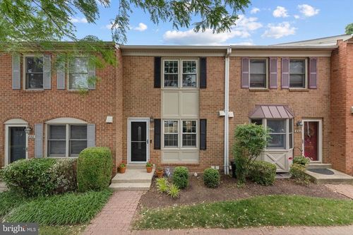 832 N Frederick St, Arlington, VA, 22205-1109 | Card Image