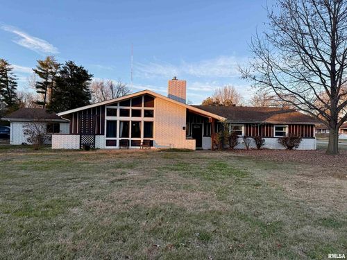 2 Pinewood Dr, Carbondale, IL, 62901-5201 | Card Image