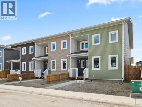 57 Wyvern Ave, Whitehorse, YT, Y1A0T6 | Card Image