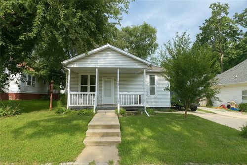 709 10th St, Charleston, IL, 61920-2104 | Card Image