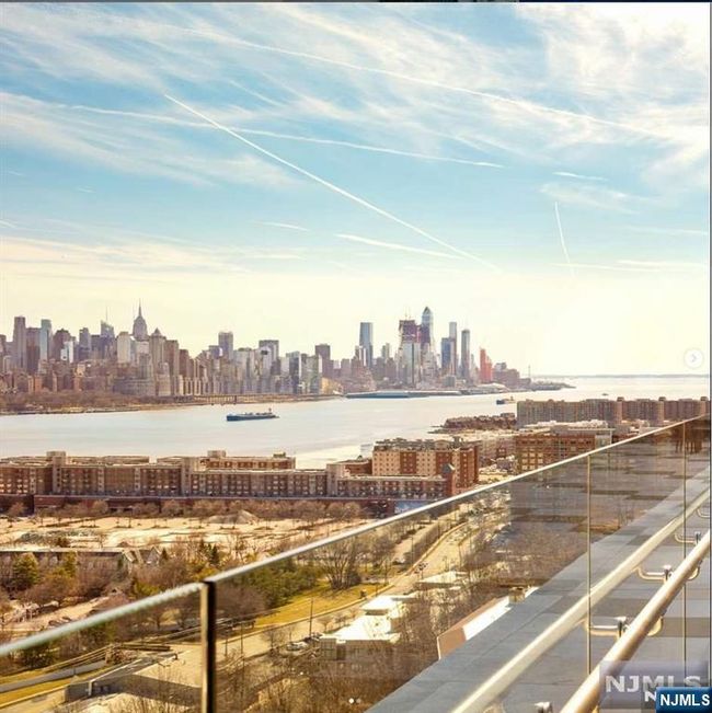 320 Adolphus Ave, Condo with 3 bedrooms, 4 bathrooms and null parking in Cliffside Park NJ | Image 15