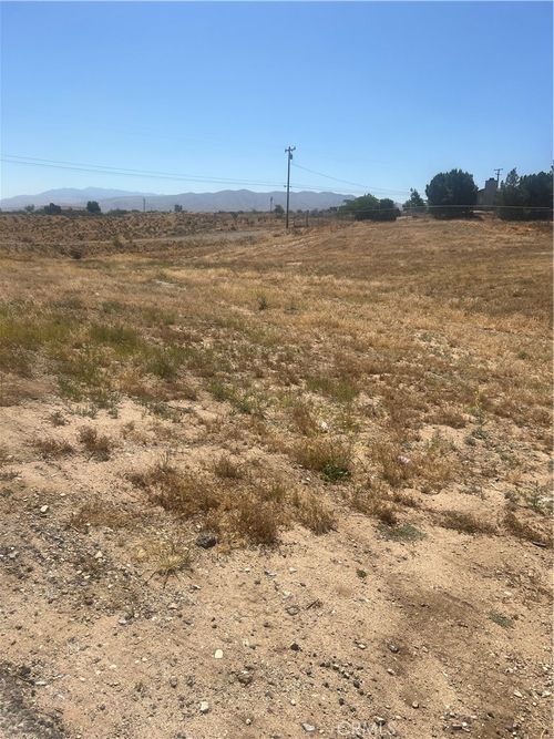 15 Hackberry St, Hesperia, CA, 92345 | Card Image
