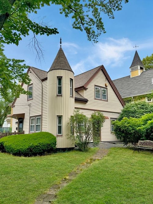 155 Orchard St, Somerville, MA, 02144-3033 | Card Image
