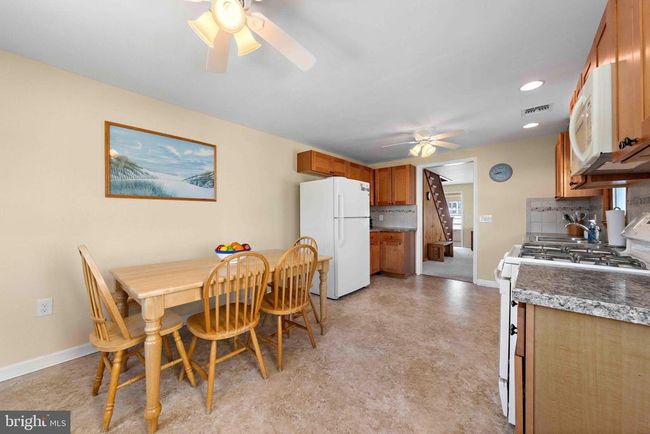 215 W 23 Rd St, House other with 3 bedrooms, 1 bathrooms and null parking in SHIP BOTTOM NJ | Image 17