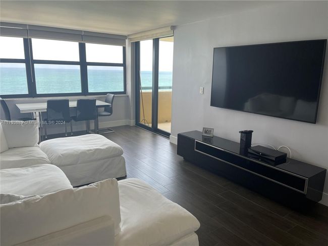 APT-1409 - 2555 Collins Ave, Condo with 2 bedrooms, 2 bathrooms and null parking in Miami Beach FL | Image 12