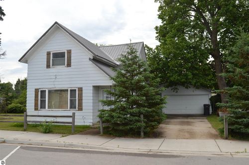 307 Maple St, Kalkaska, MI, 49646-8249 | Card Image