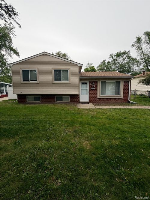 28472 Greenview St, Romulus, MI, 48174-3052 | Card Image
