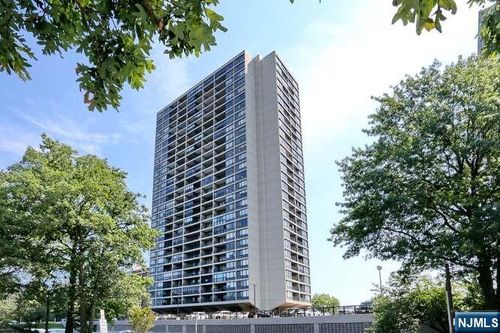 6 Horizon Rd, Fort Lee, NJ, 07024-6652 | Card Image