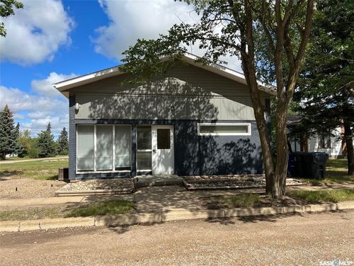203 Railway Ave, Cut Knife, SK, S0M0N0 | Card Image