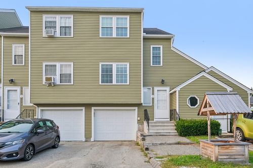 2-18 Ballou St, Putnam, CT, 06260-1203 | Card Image