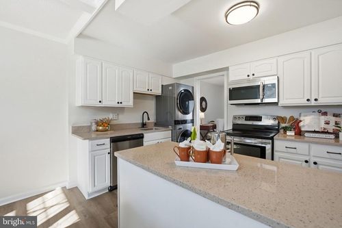 14444 Cool Oak Ln, CENTREVILLE, VA, 20121-2235 | Card Image