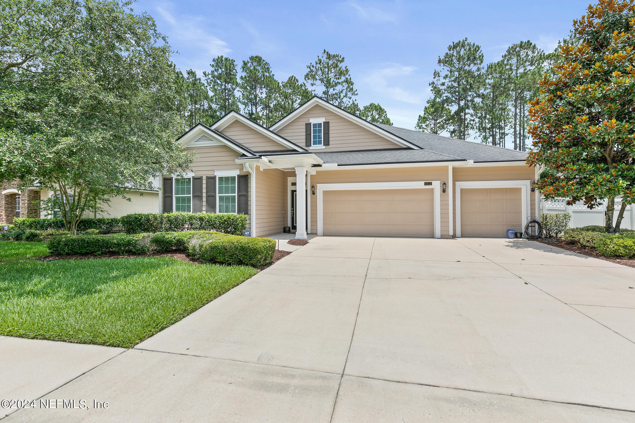 Queen Victoria Ave, Saint Johns, FL 32259