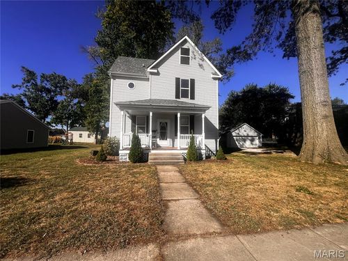 951 10th St, Carlyle, IL, 62231-1235 | Card Image
