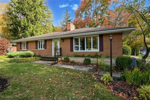 10403 Greenhaven Pkwy, Brecksville, OH, 44141-1624 | Card Image