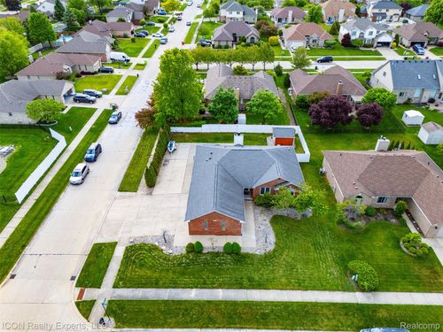 54613 Laurel Dr, Macomb, MI, 48042-2221 | Card Image