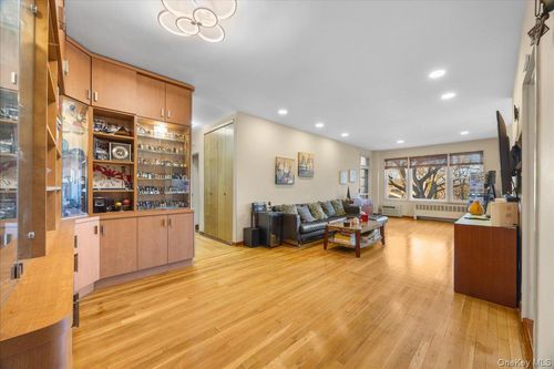 2c-1015 Old Post Road, Mamaroneck, NY, 10543 | Card Image