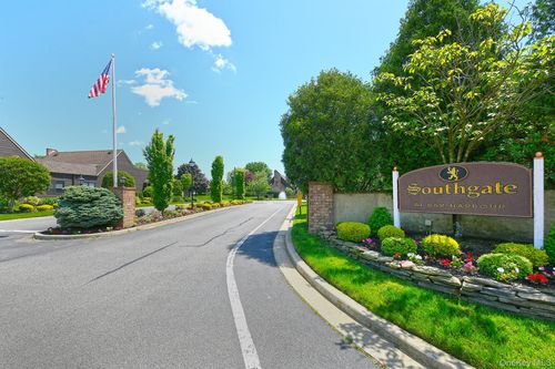 161 Southgate Dr, Massapequa Park, NY, 11762-3821 | Card Image