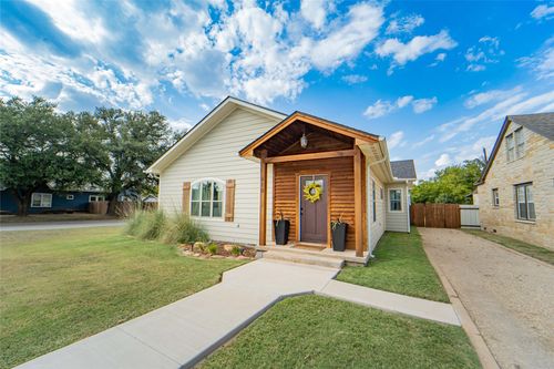 610 W Hullum St, Breckenridge, TX, 76424-4304 | Card Image