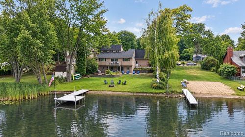 4341 Cornith St, Lake Orion, MI, 48359-1611 | Card Image