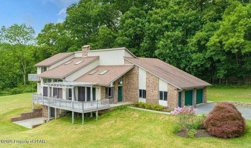 18 Essig Dr, FLEETWOOD, PA, 19522-9710 | Card Image