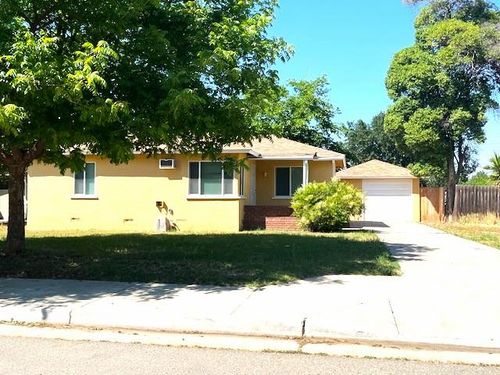 214 E Linden, Reedley, CA, 93654 | Card Image
