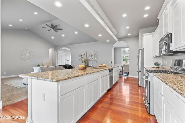 Kitchen | Image 16