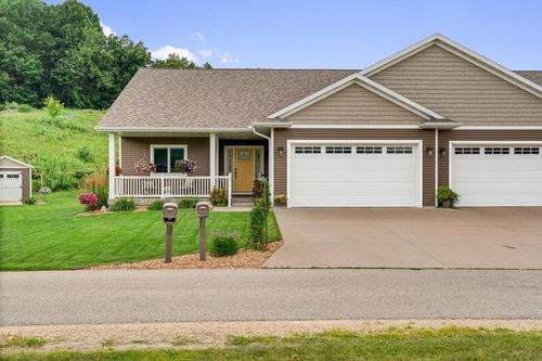 W6459 Oakwood Circle, Onalaska, WI, 54636 | Card Image