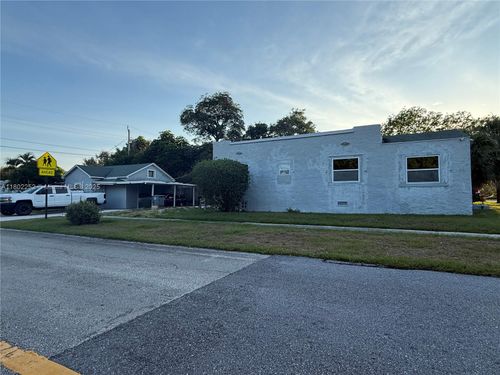 500 Evergreen Dr, Lake Park, FL, 33403-3306 | Card Image