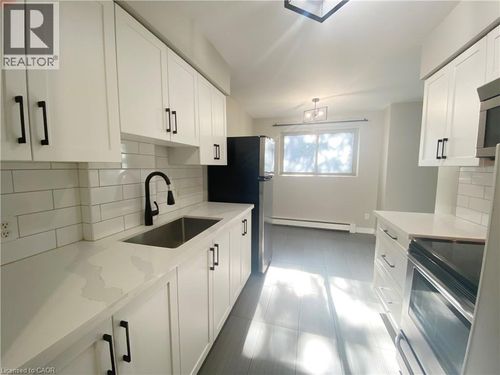 12-163 Chandler Dr, Kitchener, ON, N2E1H1 | Card Image