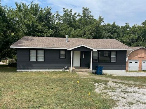 106 W South St, Neosho, MO, 64850-2265 | Card Image