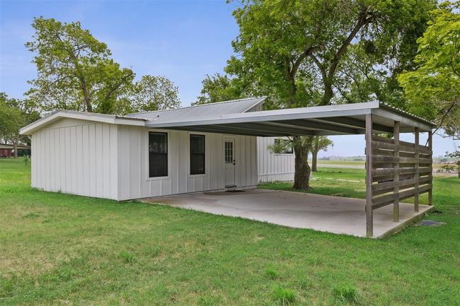 5530 Us Highway 90 A W, House other with 4 bedrooms, 2 bathrooms and 2 parking in Shiner TX | Image 39