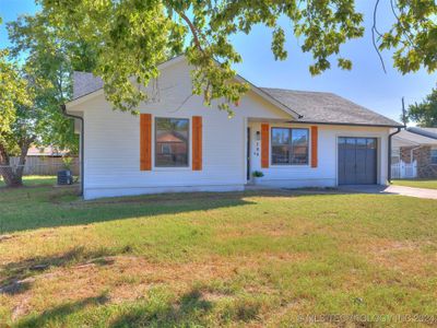 704 W 47th Place, House other with 3 bedrooms, 1 bathrooms and null parking in Sand Springs OK | Image 2