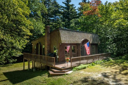 667 W Hill Rd, Ludlow, VT, 05149-8601 | Card Image