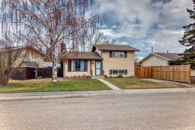 1328 Pennsburg Road Se, Home with 3 bedrooms, 2 bathrooms and 4 parking in Calgary AB | Image 47