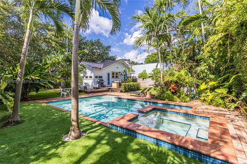 665 Ne 120th St, Biscayne Park, FL, 33161-6210 | Card Image