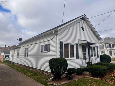 1001 Perry St, House other with 3 bedrooms, 1 bathrooms and 1 parking in Sandusky OH | Image 3