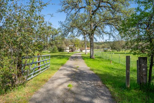 10257 Swede Creek Rd, Palo Cedro, CA, 96073-8757 | Card Image