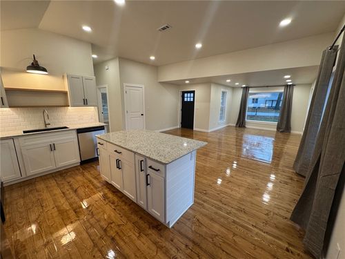 716 N Madison St, Siloam Springs, AR, 72761-2460 | Card Image