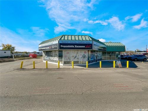 2703 Avonhurst Dr, Regina, SK, S4R3J3 | Card Image