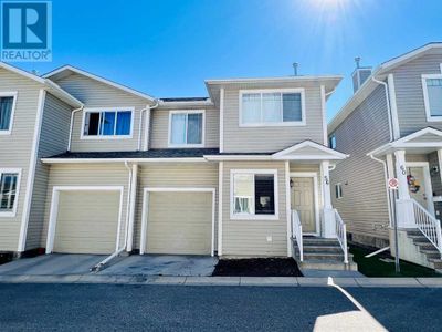 56 Bridleridge Manor Sw, Townhouse with 3 bedrooms, 3 bathrooms and 1 parking in Calgary AB | Image 1