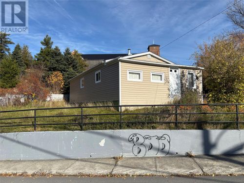 8 Thirteenth Ave, Grand Falls Windsor, NL, A2B1E5 | Card Image