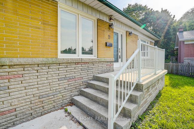 2 Citadel Dr, House other with 3 bedrooms, 2 bathrooms and 2 parking in Scarborough ON | Image 8