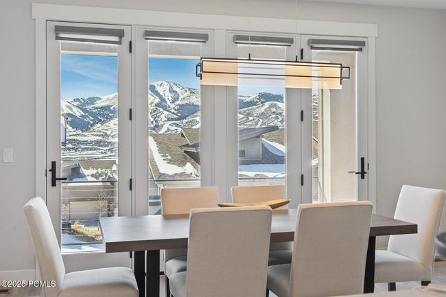 363 E Overlook Loop, Condo with 3 bedrooms, 4 bathrooms and null parking in Hideout UT | Image 13