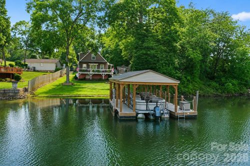 6208 Vandresser Pt, Hickory, NC, 28601-7049 | Card Image