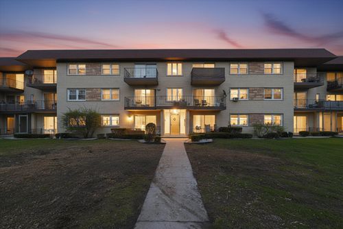 unit-206-5211 N Potawatomie Ave, Chicago, IL, 60656-2483 | Card Image