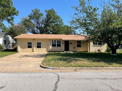 204 Pimlico Way, Saginaw, TX, 76179-2120 | Card Image
